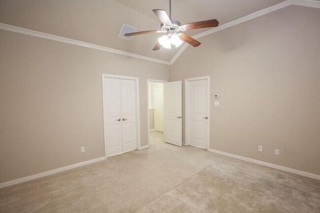 Building Photo - 528 S Greenville Ave