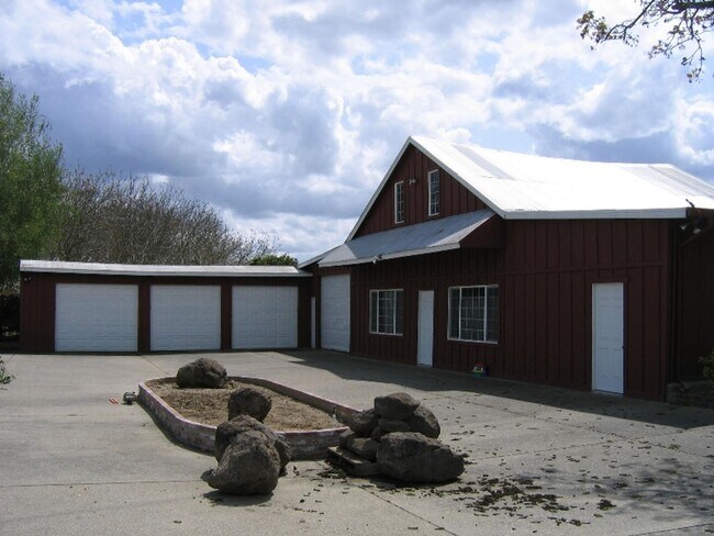 Building Photo - 8537 Pezzi Rd