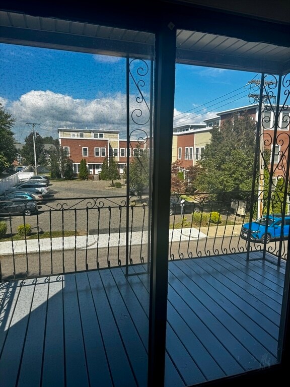 Building Photo - 911 Saratoga St