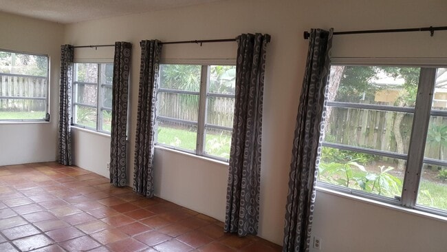 Building Photo - 1132 SW 3rd St