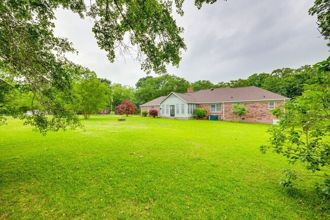 Building Photo - This beautifully maintained Ranch on over an acre of land invites you home to Lancaster, SC.