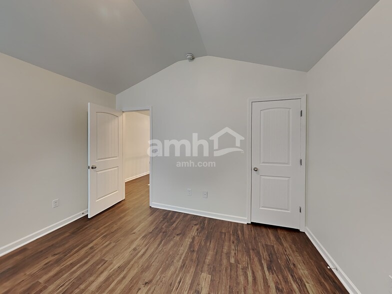 Building Photo - 1157 Paramount Dr