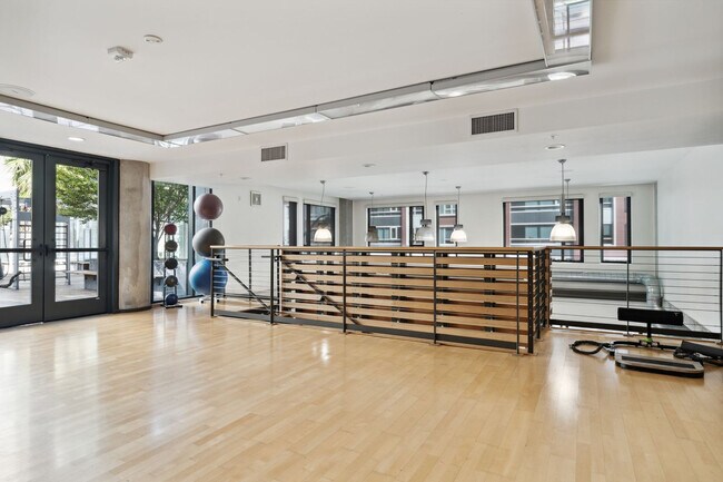 Building Photo - 185 Channel St