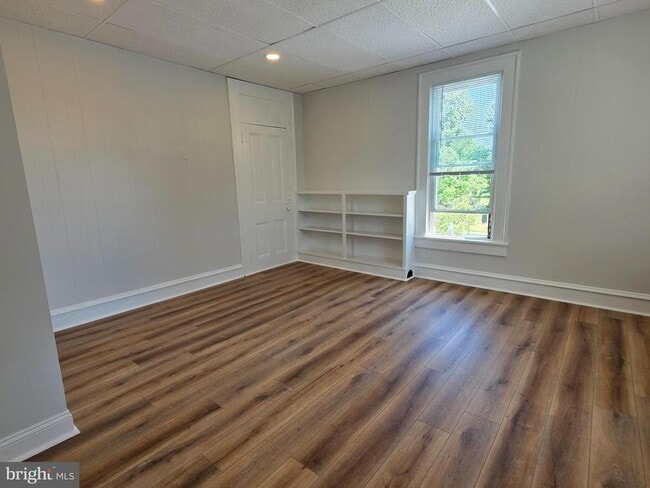 Building Photo - 3 E Mantua Ave