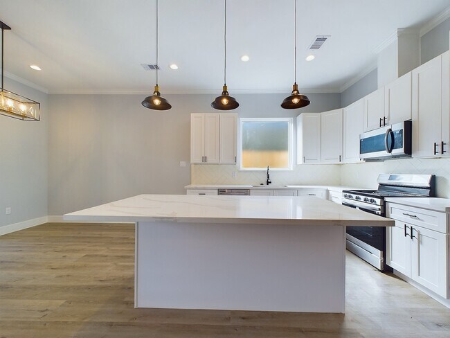 Building Photo - 5029 Creekmont Dr