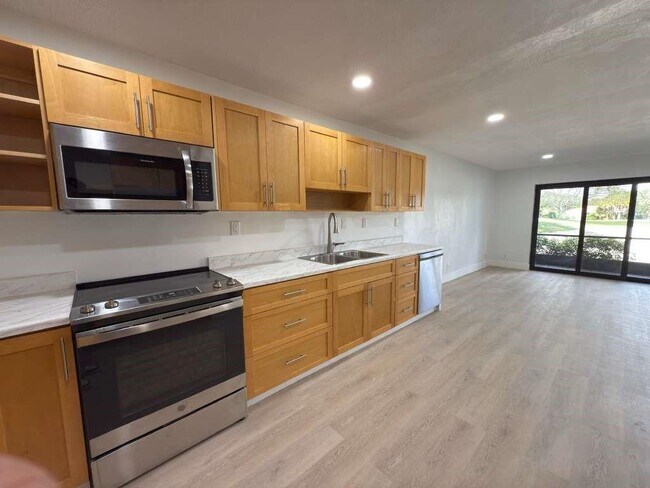 Building Photo - 9001 Jacaranda Ln