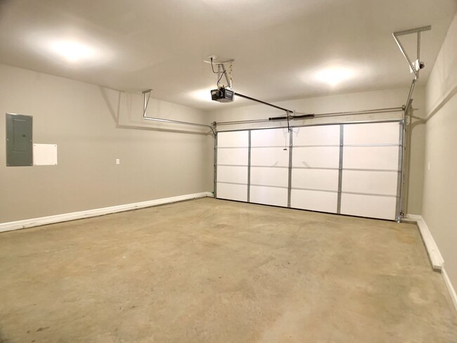 Building Photo - 421 Ayden Ln