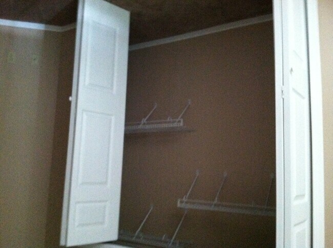 Building Photo - 515 W 3rd St