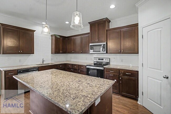 Building Photo - 390 Fairview Cir
