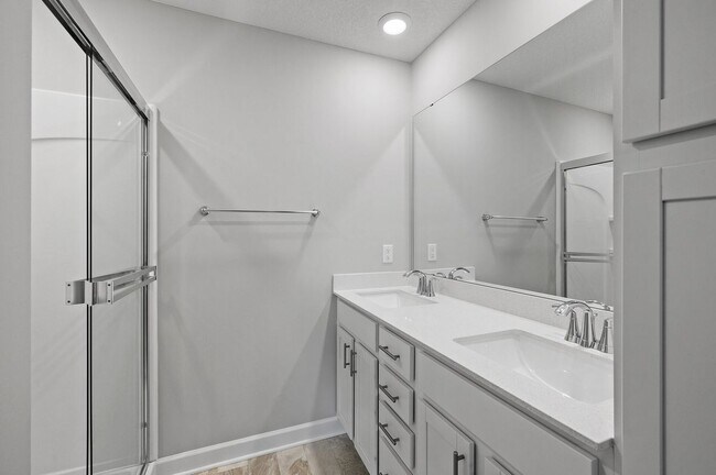 Building Photo - 15008 Ahena Curv
