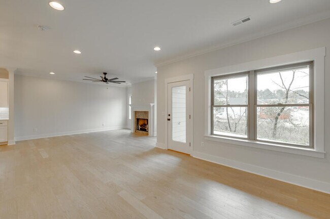 Building Photo - 9690 Dutton Ln