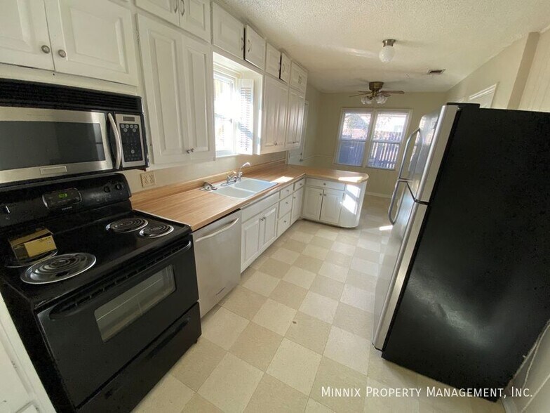 Building Photo - 3007 32nd St