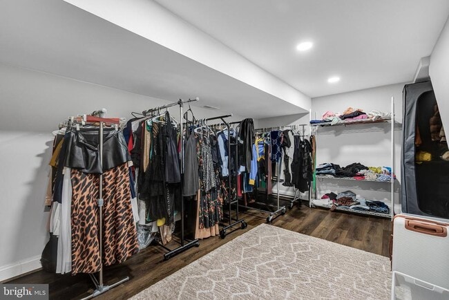 Building Photo - 10904 Gainsborough Rd