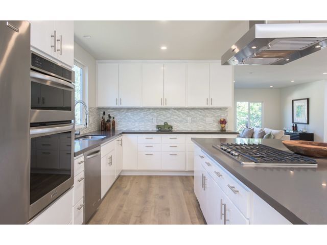 Building Photo - 15672 Castlewoods Dr