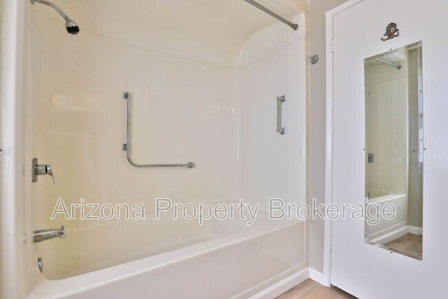 Building Photo - 11838 N Sun Valley Dr