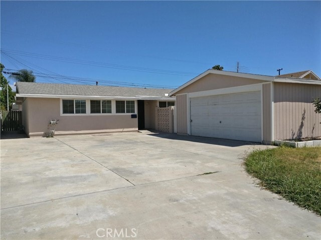 Building Photo - 1024 N Orange Blossom Ave