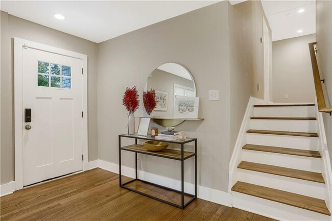 Building Photo - 1344 Midlawn Dr