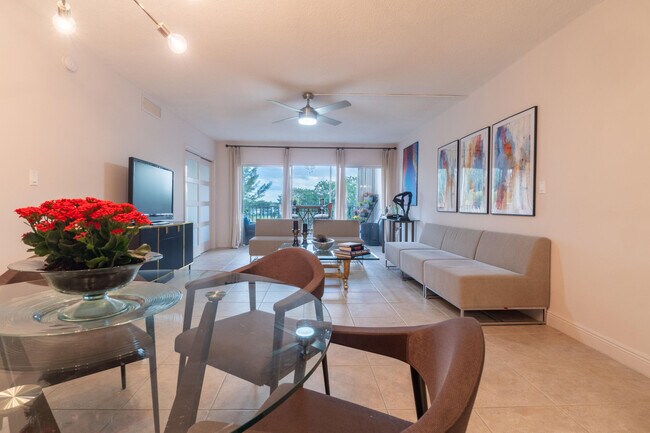 Building Photo - 3200 N Palm Aire Dr