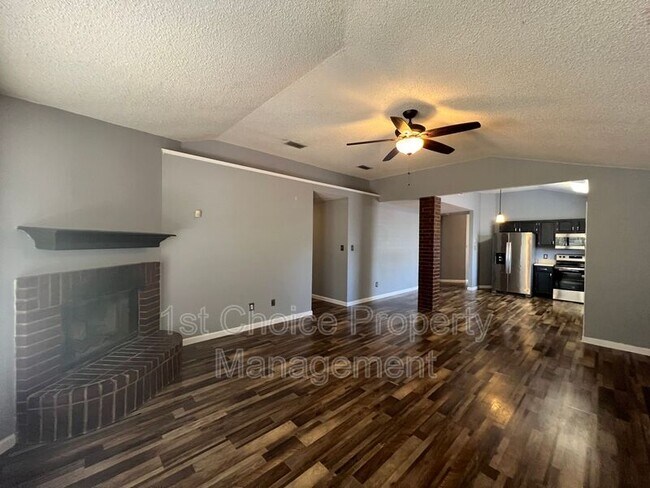 Building Photo - 7904 Fox Chase Dr