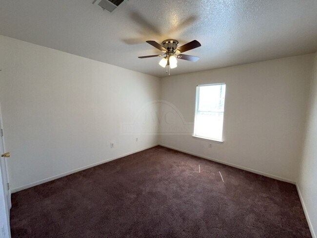 Building Photo - 1006 Circle M Dr