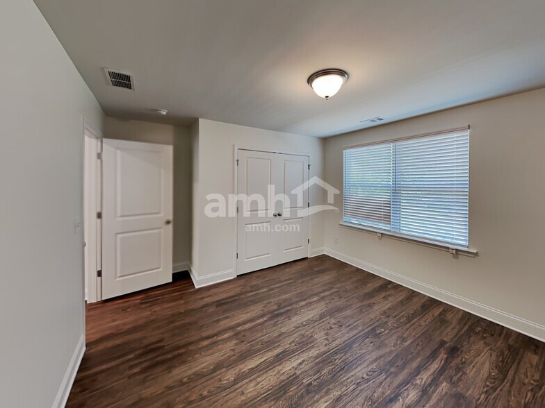 Building Photo - 321 Bourne St