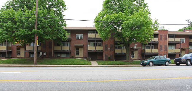 Building Photo - Frederick Manor Apartments