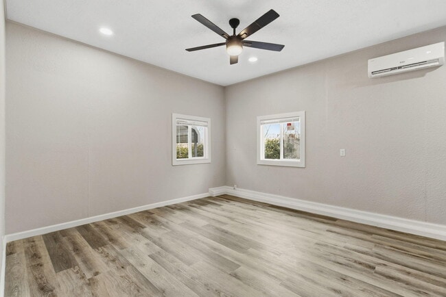 Building Photo - 2902 W Scott St