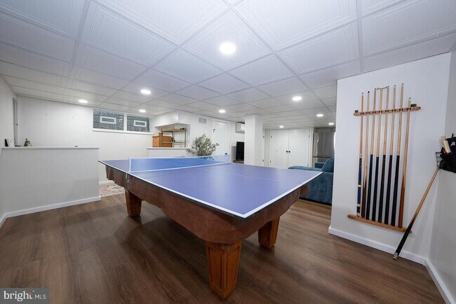 Building Photo - 227 E Hathaway Ln