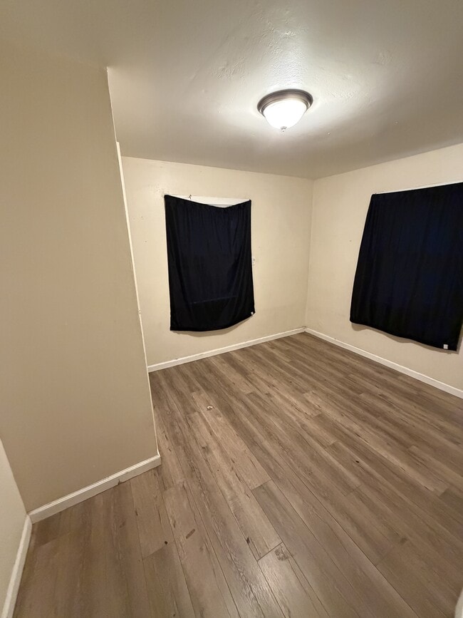 Building Photo - 1906 N Giddings St