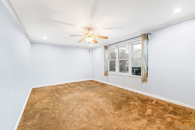 Building Photo - 15 Winchester Ave