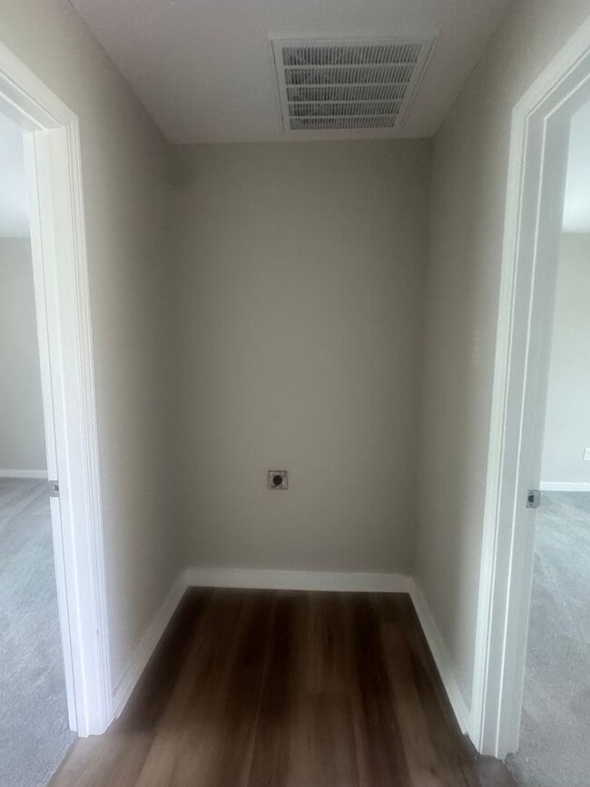 Building Photo - 100-104 Ligustrum Ct