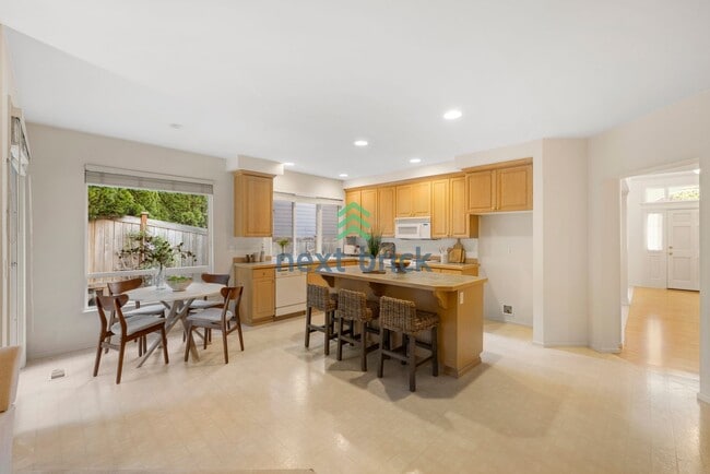 Building Photo - Stunning 3 BEDS & 2 BATH SINGLE FAMILY HOUSE FOR RENT