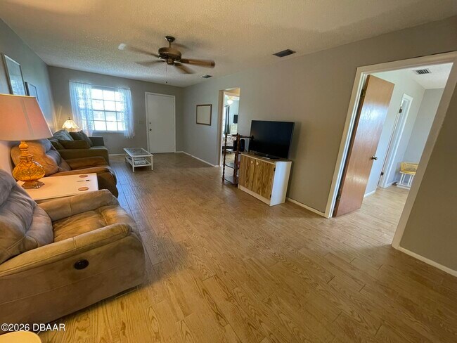 Building Photo - 1000 Egret Ct
