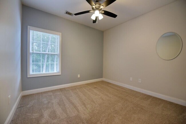 Building Photo - 4607 Enfield Dr