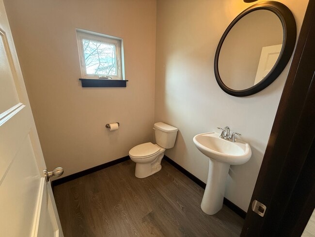 Building Photo - 5475 Vermeer Ln