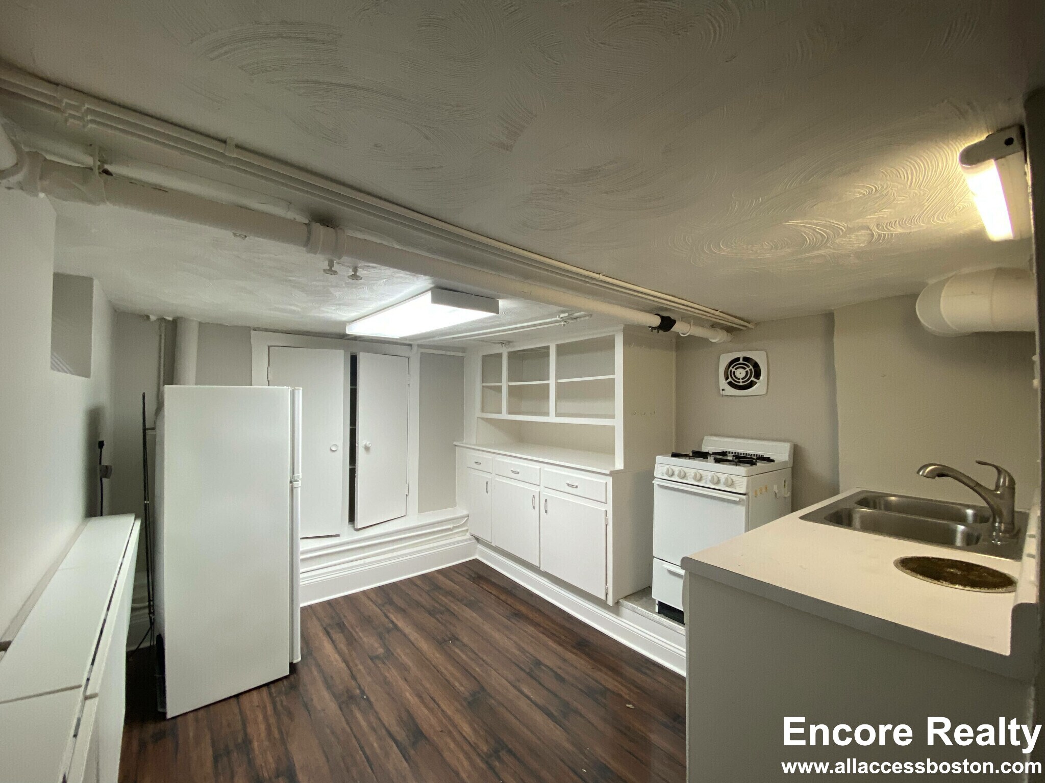 Building Photo - 216 Banks St