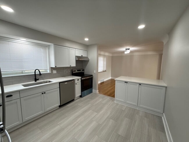 Building Photo - SFH Montgomery