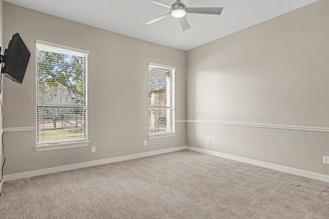 Building Photo - 15569 Crown Oaks Dr