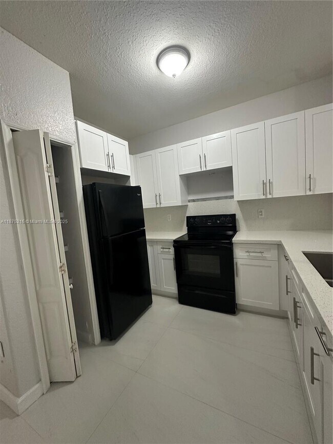 Building Photo - 1651 SE 28th Ct