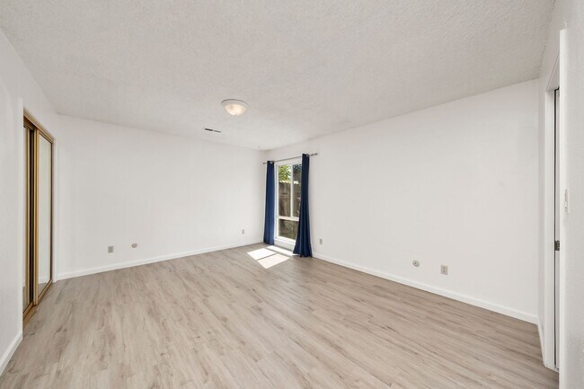 Building Photo - Charming 3 Bedroom2 Bath home in Sacramento, CA
