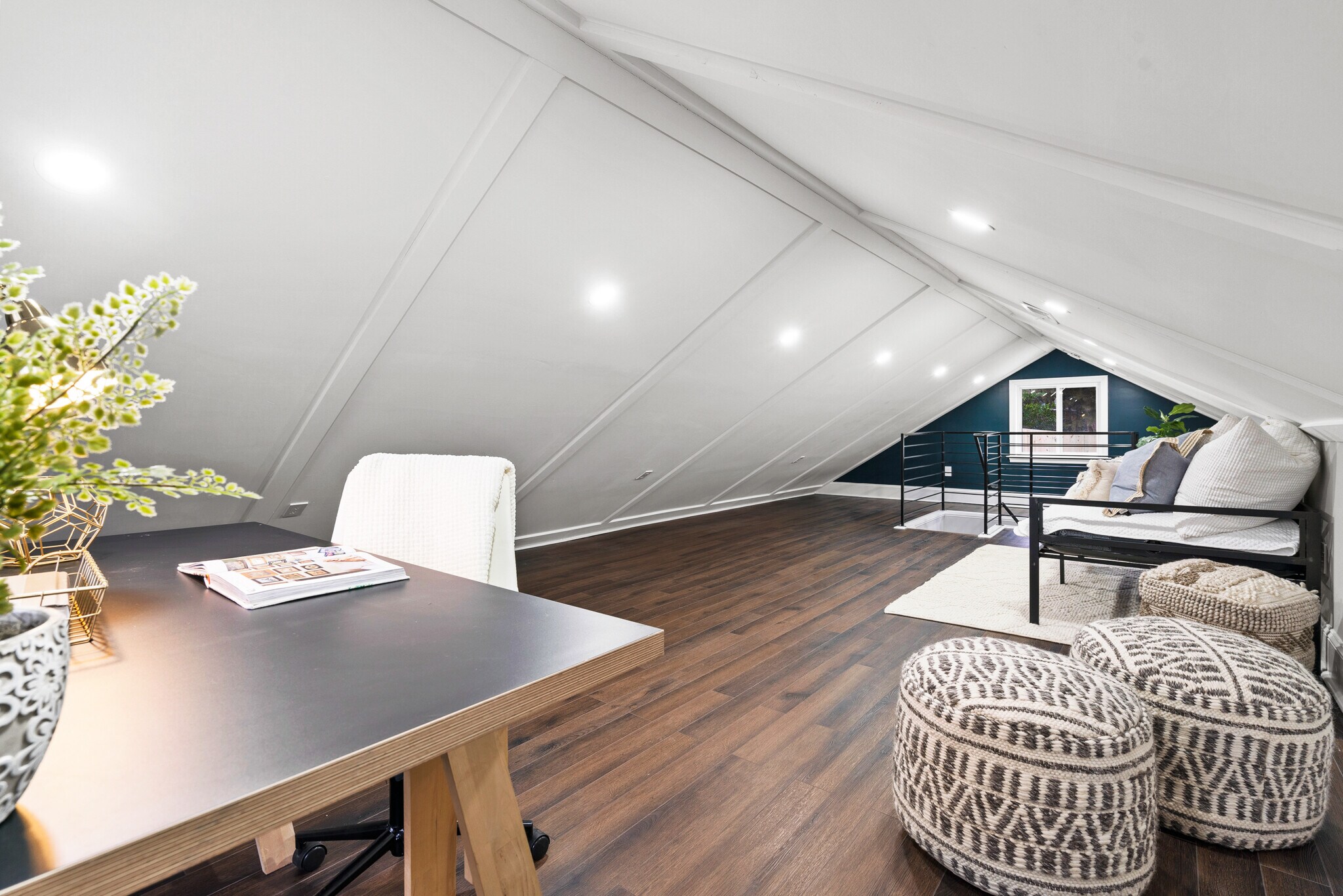 Upstairs loft - 612 44th St NE