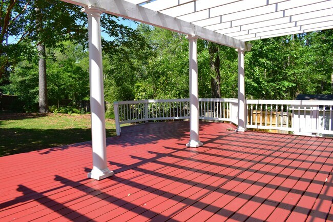 Building Photo - 4130 Knollcrest Cir N