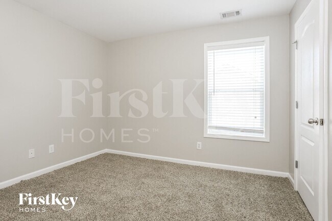 Building Photo - 117 Lenore Way