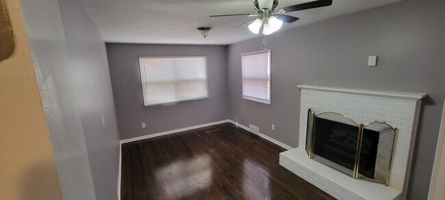 Building Photo - 629 S Troost St