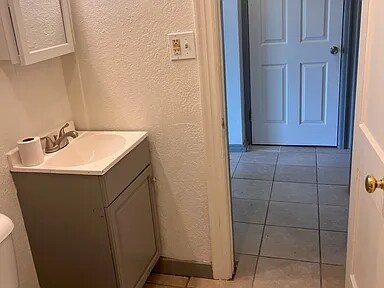 Building Photo - 1604 W 11th St