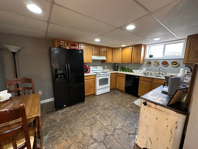 Building Photo - 1601 Hinkson Ave