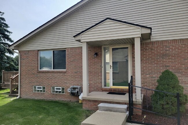 Building Photo - 11374 Celtic Manor Dr