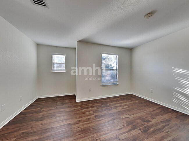 Building Photo - 1310 Laurel Lake