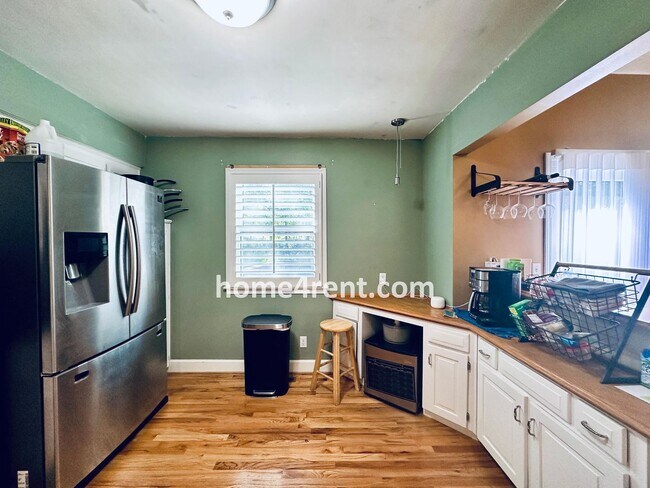 Building Photo - A Lovely, Four Bedroom Lenexa Home w/ Wood...