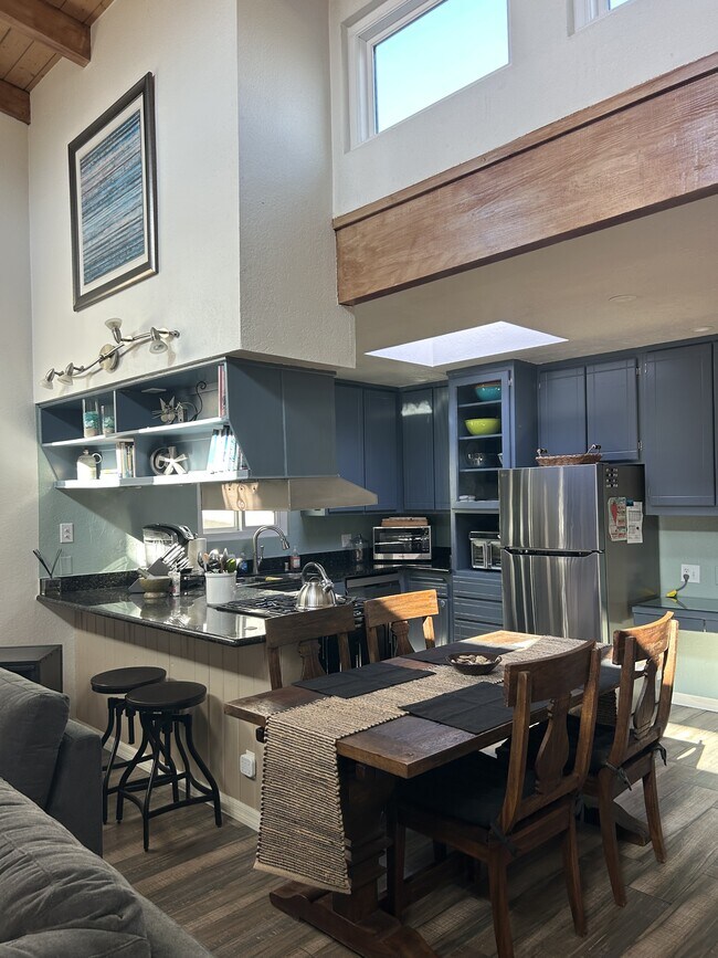 Building Photo - 337 Highland Dr